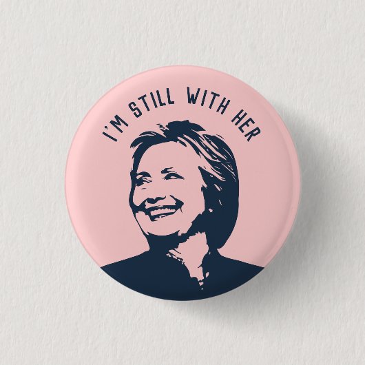 "Ich bin noch mit ihrer" Hillary Clinton Button (Vorderseite)