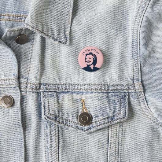 "Ich bin noch mit ihrer" Hillary Clinton Button (Beispiel)
