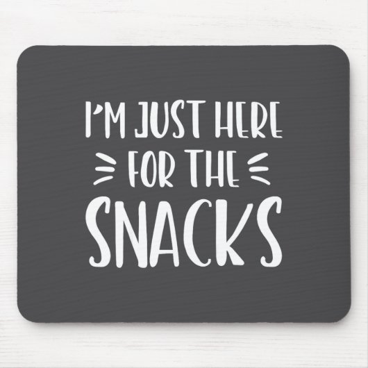 Ich bin nur wegen der Snacks hier Lustiger Spruch Mousepad (Vorne)