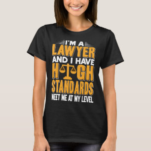 Ich bin Rechtsanwältin und habe hohe Standards. T-Shirt