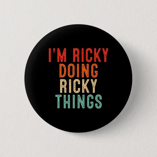 Ich bin Ricky Doing Ricky Things Funny Gifts Weihn Button (Vorderseite)