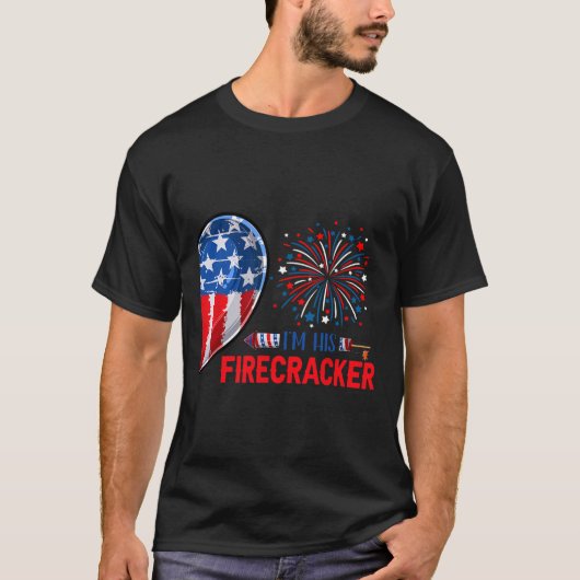 Ich bin sein Firecracker 4. Juli Funny Couple Cost T-Shirt (Vorderseite)