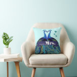 Ich bin seine Frau Peacock Pillow Kissen<br><div class="desc">Aquamarines Aqua Vintag Modern Peacock Hochzeit Einladungen</div>