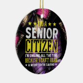 Ich bin Senior Citizen und lächle die ganze Zeit Keramik Ornament (Rechts)