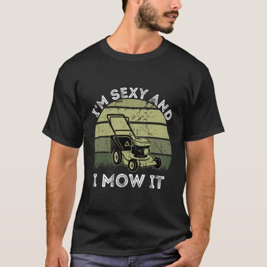 Ich bin sexy und mäh es lustige Rasenmähen T-Shirt (Vorderseite)