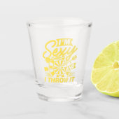 Ich bin sexy und wirf es ab schnapsglas (Vorderseite)