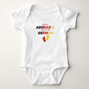 Ich bin so bezaubernd, dass ich Deutscher Funny De Baby Strampler