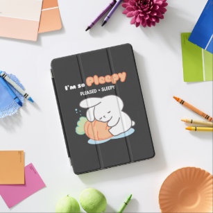 Ich bin so froh: Bunny Hugging Carrot Pillow iPad Air Hülle