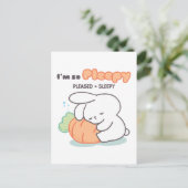 Ich bin so froh: Bunny Hugging Carrot Pillow Postkarte (Stehend Vorderseite)