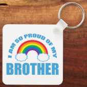 Ich bin so stolz auf meinen Bruder, Regenbogen-Gay Schlüsselanhänger (Rückseite)