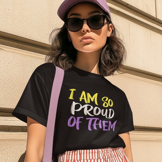 Ich bin so stolz auf sie Nonbinary Mama T-Shirt