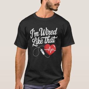 Ich bin so verdrahtet Lustige Herzschrittmacher-He T-Shirt
