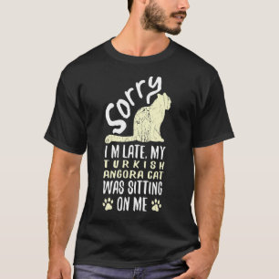 Ich bin spät dran, meine Türkisch Angora-Katze saß T-Shirt
