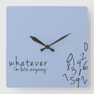 Ich bin späte irgendwie lustige Wanduhr