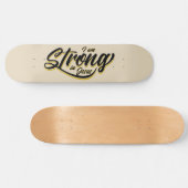Ich bin stark in Jesus Black und Gold Skateboard (Horizontal)