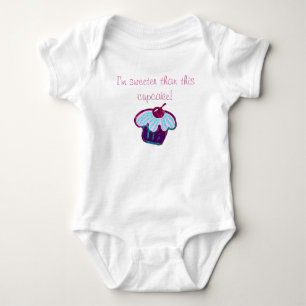 Ich bin süßer als dieser kleine Kuchen! Baby Strampler