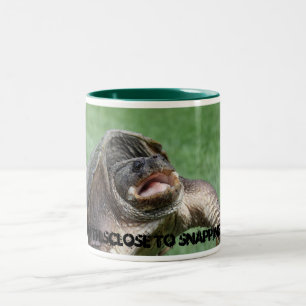 Ich bin thisclose zum Reißen! Zweifarbige Tasse