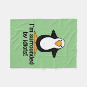 Ich bin umgeben von Idioten Funny Penguin| Grün Fleecedecke (Vorderseite (Horizontal))