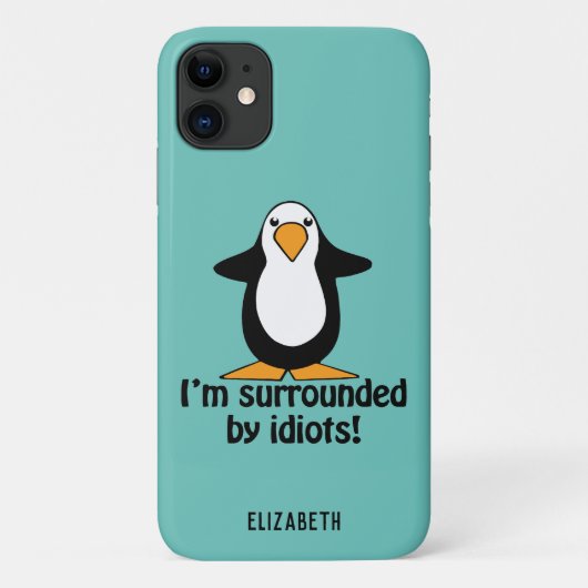Ich bin umgeben von Idioten Funny Pinguin Add Name Case-Mate iPhone Hülle (Rückseite)
