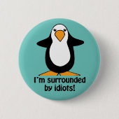 Ich bin umgeben von Idioten Funny Pinguin Button (Vorderseite)
