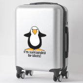 Ich bin umgeben von Idioten Funny Pinguin Car Deca Aufkleber (Koffer)