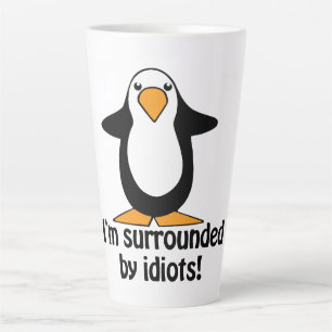 Ich bin umgeben von Idioten Funny Pinguin Cartoon Milchtasse