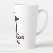 Ich bin umgeben von Idioten Funny Pinguin Cartoon Milchtasse (Rechts)