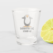 Ich bin umgeben von Idioten Funny Pinguin Schnapsglas (Rückseite)