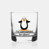 Ich bin umgeben von Idioten Funny Pinguin Whiskyglas (Vorderseite)