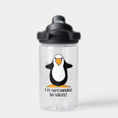 Ich bin umgeben von Idioten Pinguin Trinkflasche (Rückseite)