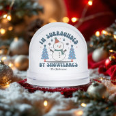 Ich bin umgeben von Schneeflocken, die von der eig Schneekugeln