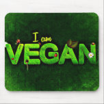 Ich bin Vegan mit einer grasbewachsenen Naturstruk Mousepad<br><div class="desc">Ich bin vegan in hellgrün auf einer dunkelgrünen Leinwand wie Hintergrund geschrieben. Das Wort vegan ist mit einer grünen grasähnlichen Textur geschrieben. Kleine naturbezogene Ladybugs, Gänseblümchen und Blätter schmücken die Worte.</div>