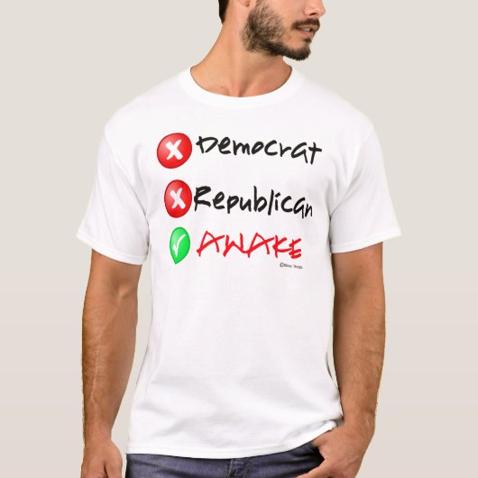Ich bin. wach. Nicht Demokrat oder Republikaner T-Shirt (Vorderseite)