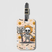 Ich bin wie buchstäblich tot Spooktacular Fun Hall Gepäckanhänger (Vorderseite Vertikal)