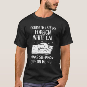 Ich bin zu spät dran, als meine fremde weiße Katze T-Shirt