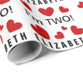 Ich bin zwei der niedliche rote Herz-individuelle Geschenkpapier (Rolleneckpunkt)