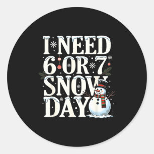 Ich brauche 6 7 Schneetage Lustiger Schneemann 67  Runder Aufkleber