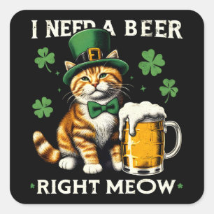 Ich brauche einen Bier, der genau in der Mitte Cat Quadratischer Aufkleber