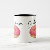 Ich brauche einen Donut Zweifarbige Tasse (Mittel)