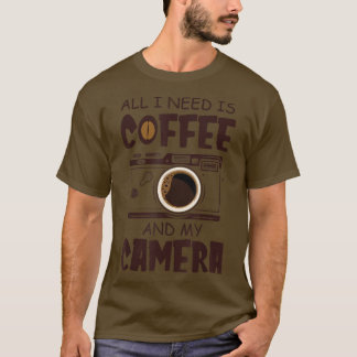 Ich brauche Kaffee und meine Kamera Beste Fotograf T-Shirt