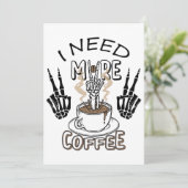 Ich brauche mehr Kaffee Shirt Ästhetische Kleidung Einladung (Stehend Vorderseite)