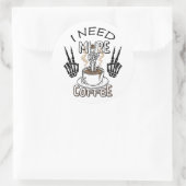 Ich brauche mehr Kaffee Shirt Ästhetische Kleidung Runder Aufkleber (Tasche)