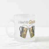 Ich brauche meine Brille-Bier-Spaß-Tasse Mattglastasse