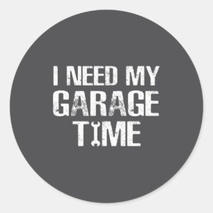 Ich brauche meine Garage Zeit Lustiger Reparaturma Runder Aufkleber