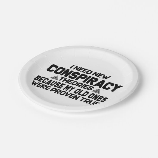 Ich brauche neue Verschwörungstheorien Pappteller (Schrägansicht)
