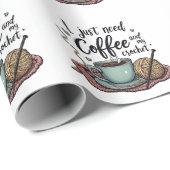 Ich brauche nur Kaffee und Crochet Geschenkpapier (Rolleneckpunkt)