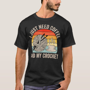 Ich brauche nur Kaffee und meinen Häkel-Liebhaber- T-Shirt