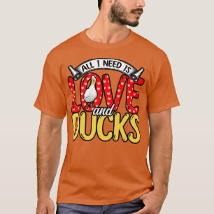 Ich brauche nur Liebe und Enten T-Shirt