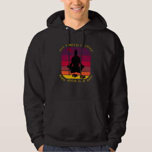 ICH BRAUCHE NUR LIEBE, YOGA UND HUND. HOODIE