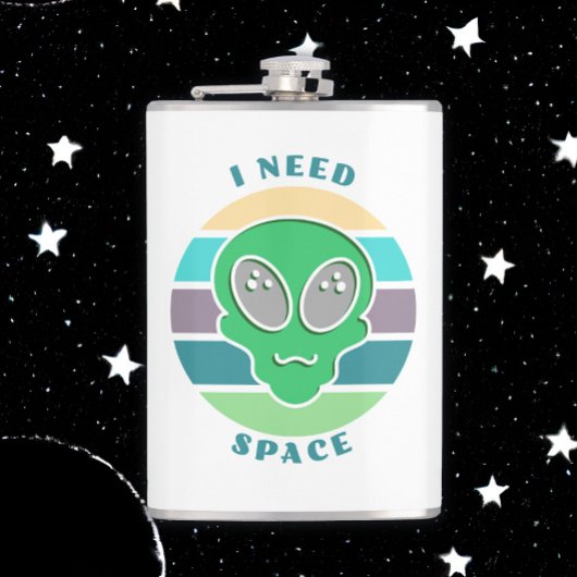 Ich brauche Platz | Funny Vintag Alien Pun Flachmann